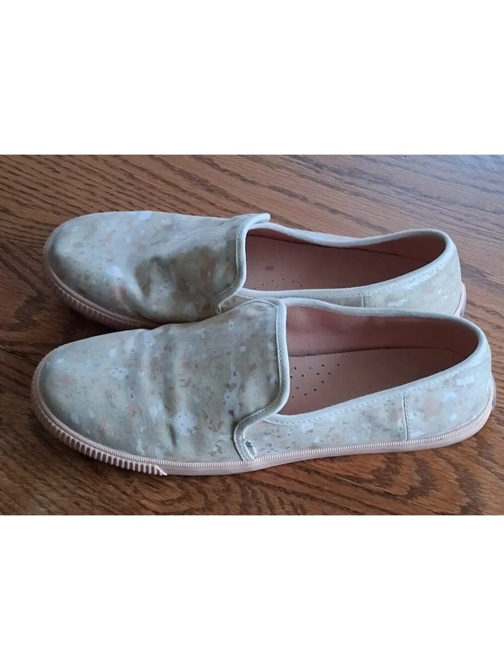 TOMS Clemente slip-on shoes\ cream, peach,gold fleck pattern\Size 9